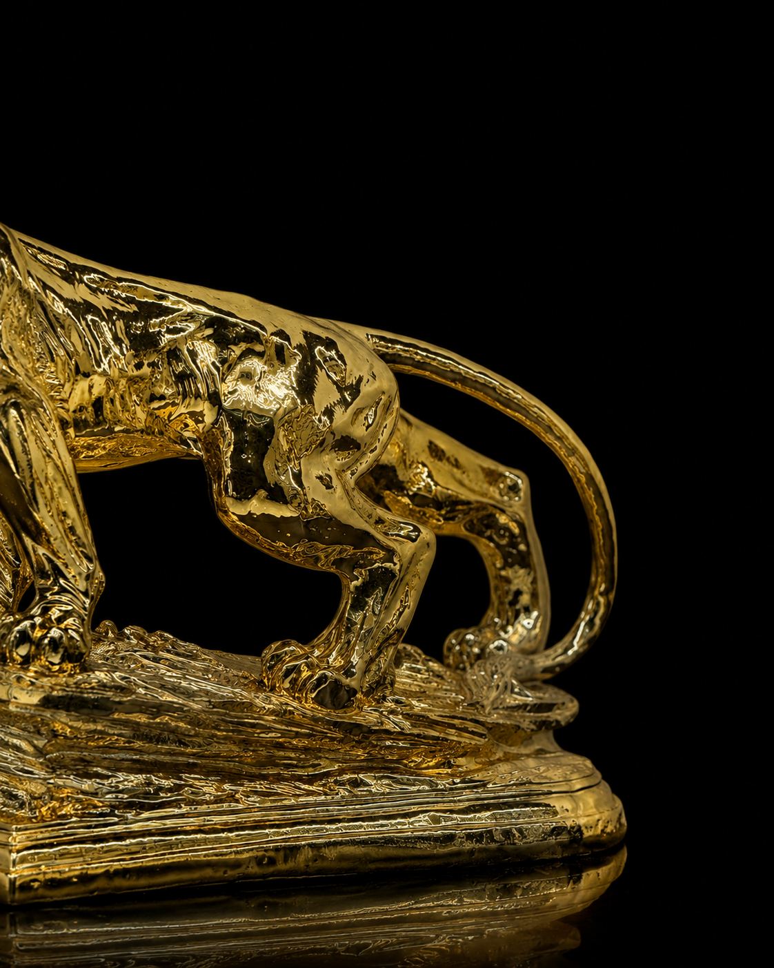 Standing lion(A522)